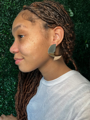 Asymmetrical drop earring